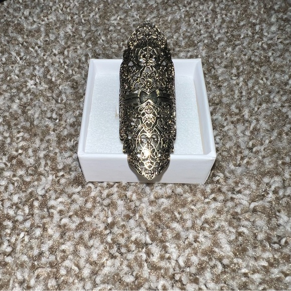 Claire’s Gold/Bronze Colored Elastic Band Ring - Picture 2 of 3